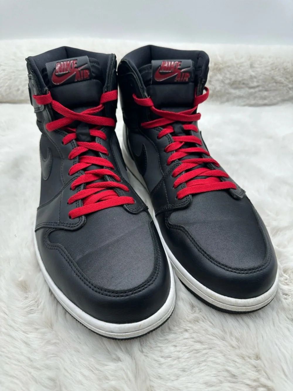 Nike Air Jordan 1 Retro High OG Men’s 13 Black Red Satin High Top‎ Sneakers